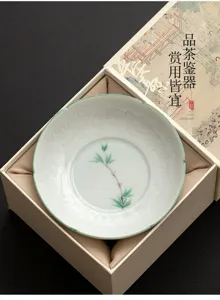 Handbemalte grüne Bambus Teetasse Detail, Dehua weiße Porzellan Kung Fu Teematte Tablett.