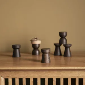 Supporto per coperchio teiera in legno di sandalo fatto a mano, stile wabi-sabi ideale.
