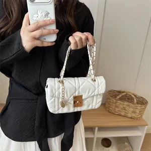 Trendy white quilted chain shoulder bag for women, stylish crossbody handbag, chic design.
