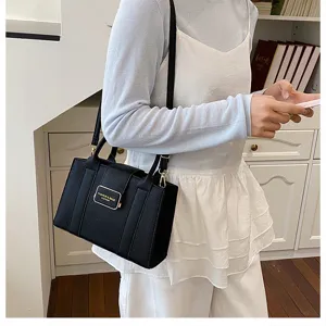 Sac à bandoulière en cuir noir détail, sac sous les bras élégant avec boucle en métal.