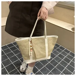 Vrouwen zomer stro geweven tote tas stijlvolle casual schouder handtas met schattige kralen bedel