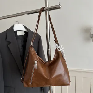Sac cabas marron en cuir PU, élégant sac d'épaule pour femme avec fermeture éclair et perles.
