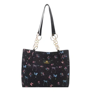 Lässige schwarze Tote Bag mit süßem Schmetterlings-Blumen-Print und eleganten Kettenriemen.