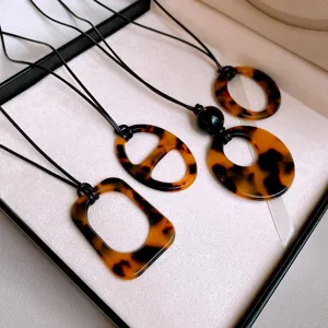 Retro Resin Hollow Leopard Print Sweater Chain Fashion Maillard Pendant Necklace For Women Jewelry