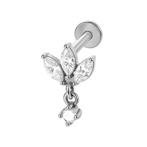 Roestvrijstalen piercing knop met schitterende zirkonia stenen en prachtige hangende charm.