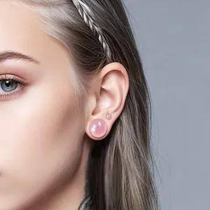 Rosa Glas Ohrplug Piercing Dehner Detailansicht zeigt polierte glatte glänzende Oberfläche.