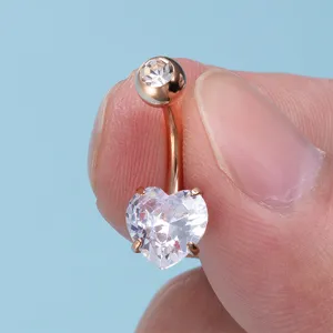 Vista dettagliata del piercing per ombelico in acciaio inossidabile oro rosa con zircone.