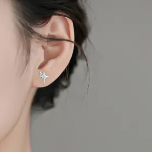 Delicate zilveren vierpuntige ster zircon oorsteker minimalistische piercing sieraden