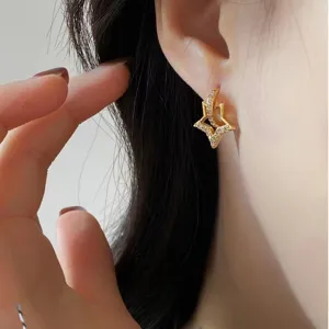Vergoldete Stern Ohrklemme mit glitzernden Zirkonia Steinen fuer Damen Mode Schmuck Stil.