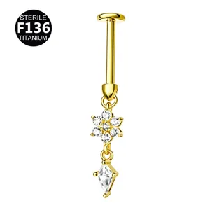 Präzise F136 Titan Blumen Labret Piercing Detailansicht mit sicherem Innengewinde.