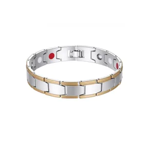 Detailweergave van magnetische schakelarmband met therapiemagneten aan de binnenkant