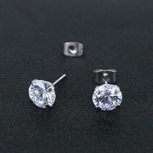 Boucles d'oreilles clous rondes en zircone cubique avec fermoir papillon pour port quotidien.