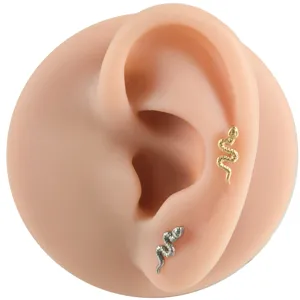 Λεπτομερης οψη piercing φιδι σε χρυσο και ασημι, ιδανικη για κοσμηματα του σωματος.