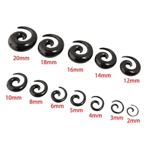 Detailansicht schwarzer Acryl Spiralen Ohrdehner in verschiedenen Größen von 2mm bis 20mm.