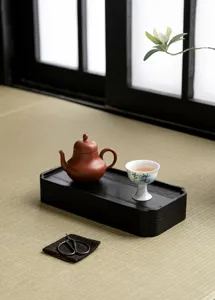 Bandeja de té de madera maciza estilo wabi-sabi japonés de fresno carbonizado para té.