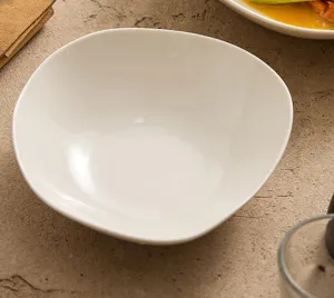 Keramische soepbord onregelmatig vijfhoekig ontwerp detailweergave voor thuis en horeca.