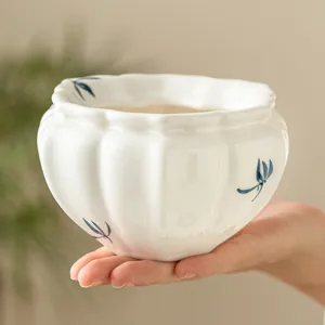 Handbemachte Keramik Teewaschschale, elegante Blütenform Wasserbehälter für Teezubehör.