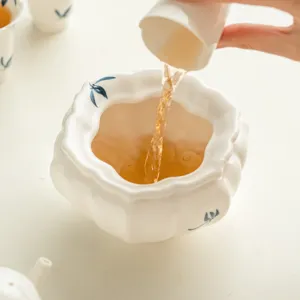 Handbemachte Keramik Teewaschschale für Kung Fu Tee Set, elegante Blütenform, Hauptbild.