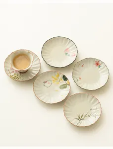 Handbemachte Keramik Teetasse Untertasse blütenförmig Teller Set für den täglichen Heimgebrauch.