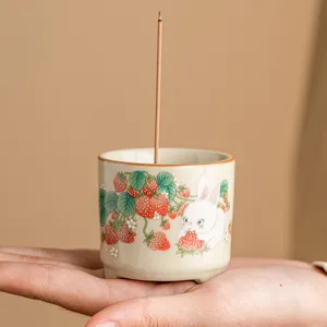 Bruciatore di incenso in ceramica con fragola e coniglio treppiede per decorazione casa.