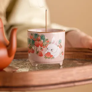 Bruciatore di incenso a treppiede coniglio fragola in ceramica, carina decorazione tavola.