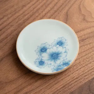 Piattino da tè in ceramica blu e bianco tappetino per tazza con motivo floreale.