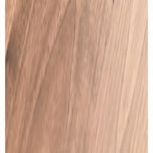 Gros plan detaille de la surface texturee en bois brun clair motif naturel elegant.