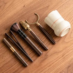 Chinesisches Kung Fu Tee Zubehör Set aus Holz und Messing mit Keramikbecher dezent