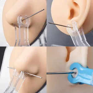 Σετ εργαλείων piercing σώματος με διαφανείς σφικτήρες και βελόνες για επαγγελματική χρήση.