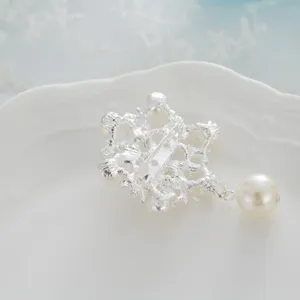 Spilla perla in lega color argento strass corsage gioielli per abbigliamento donna