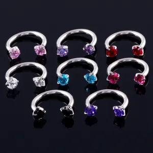Piercing fer à cheval en acier titane avec des zircons colorés pour le corps bijoux.