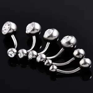 Titanium gebogene Barbell Bauchnabelringe mit glitzerndem Zirkonia Piercing Schmuck.