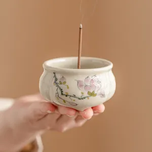 Bruciatore di Incenso in Ceramica Dipinto a Mano Fiore di Magnolia Supporto a Tre Gambe Accessori per Tè Vintage Decorazioni per la Casa