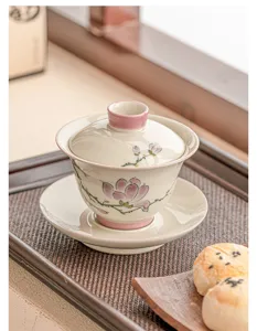 Set de tasse à thé Gaiwan en céramique avec motif floral magnolia rose et soucoupe.