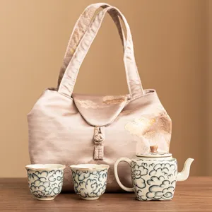 Set à thé Kung Fu en céramique motif nuage, une théière, deux tasses et un beau sac.