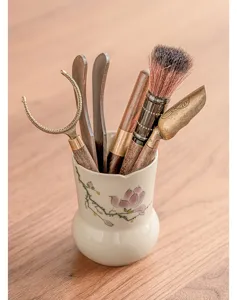 Handgemalter Keramik Teebehaelter mit traditionellem Teezubehoer Set fuer Kung Fu Tee.
