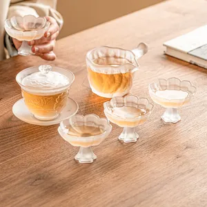 Matglas lotus Kung Fu theeset hoofdaanzicht, elegante glazen vaatwerk voor thuis thee zetten.