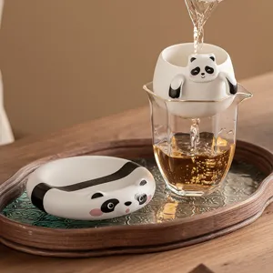 Set colino da tè in ceramica panda cinese, infusore carino con brocca di vetro e vassoio.