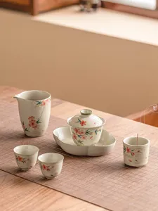 Ensemble de thé kung-fu en céramique à fleurs de pêcher peintes à la main, style chinois.