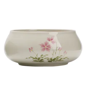 Handgeschilderde keramische theewaterbak, elegante bloemen penseelwasser voor theeceremonie.