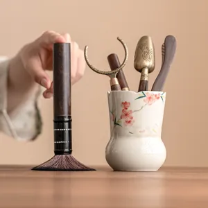 Ensemble d'accessoires de thé à fleurs de pêcher peints à la main avec support en céramique.