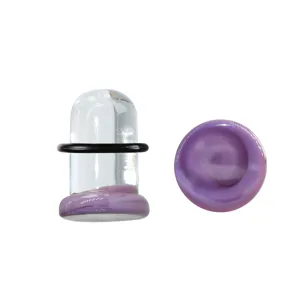 Glas Ohr Plug Piercing Detailansicht mit glattem Pilzkopf und schwarzem Gummiring.