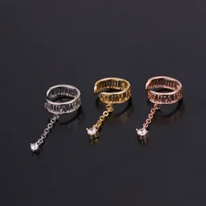 Edelstahl Römische Ziffern Zirkon Ohrklemme mit Kette Detailansicht Präsentation Stil