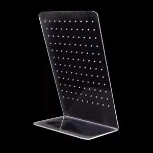 Detailansicht des klaren Acryl Ohrring Display Ständers mit vielen Löchern für Ohrstecker.