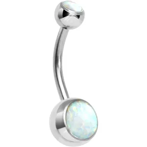 Primer plano detallado de un piercing para ombligo de acero con piedras de ópalo blanco.