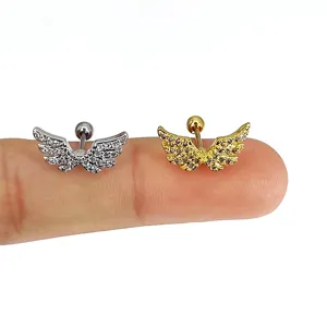 Clou d'oreille piercing cartilage aile d'ange en acier inoxydable zircone détail vue