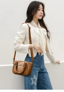 Sac à bandoulière marron minimaliste style coréen pour femme élégant sac à main.