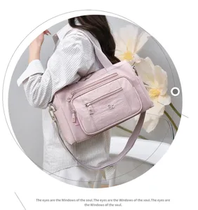 Dettaglio della borsa a tracolla casual impermeabile in nylon da donna, alla moda.