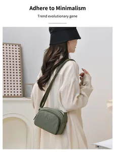 Petit sac bandoulière minimaliste décontracté pour femme, léger et pratique pour voyage.