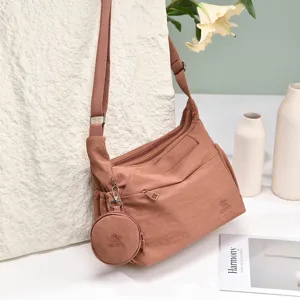 Large capacity casual shoulder bag women trendy tote handbag with coin purse commuter style